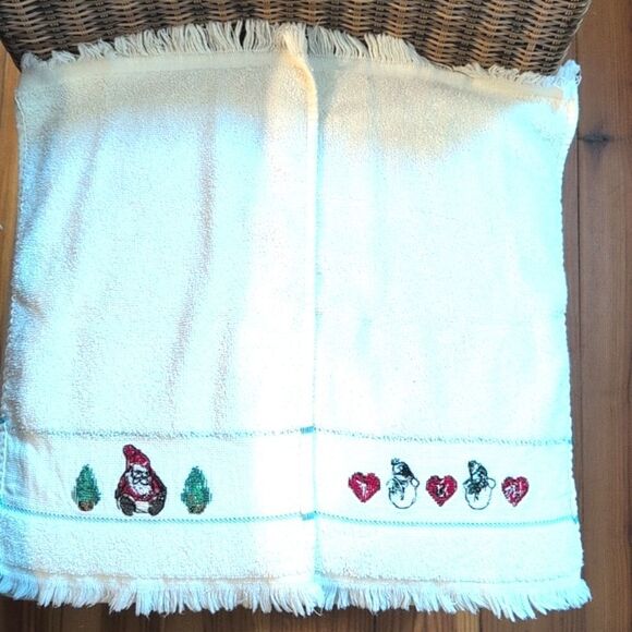 Vintage Festive Cream Hand Towels with Cross Stitched Holiday Motifs Set Of 2 - Picture 4 of 10